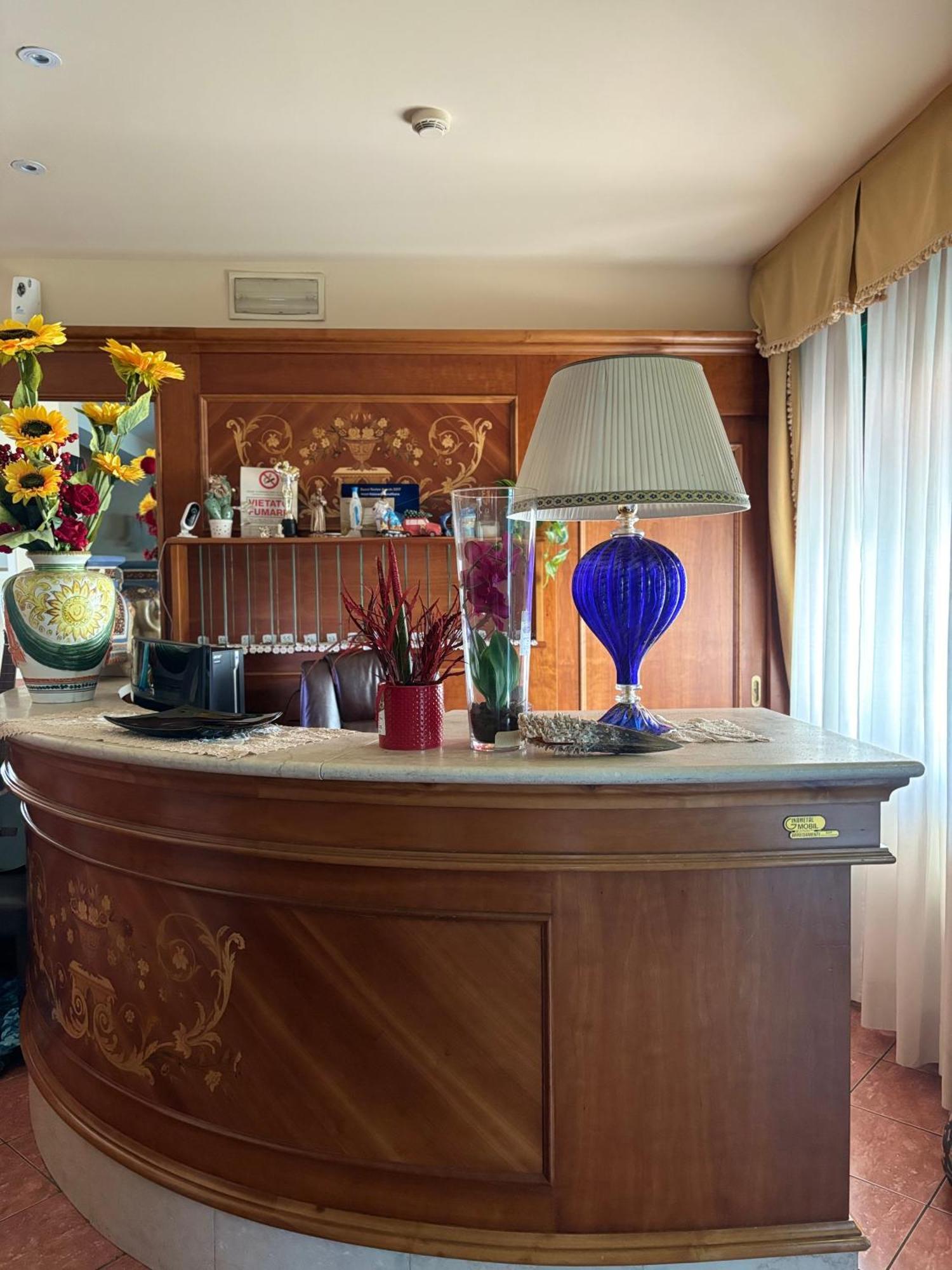 Dello Hotel Ristorante Amalfitana מראה חיצוני תמונה