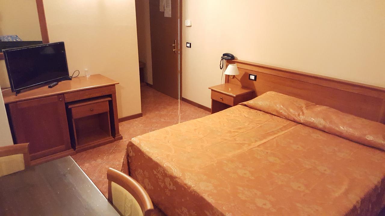 Dello Hotel Ristorante Amalfitana מראה חיצוני תמונה