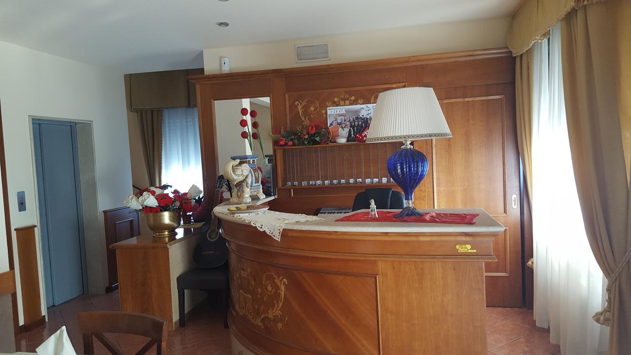 Dello Hotel Ristorante Amalfitana מראה חיצוני תמונה