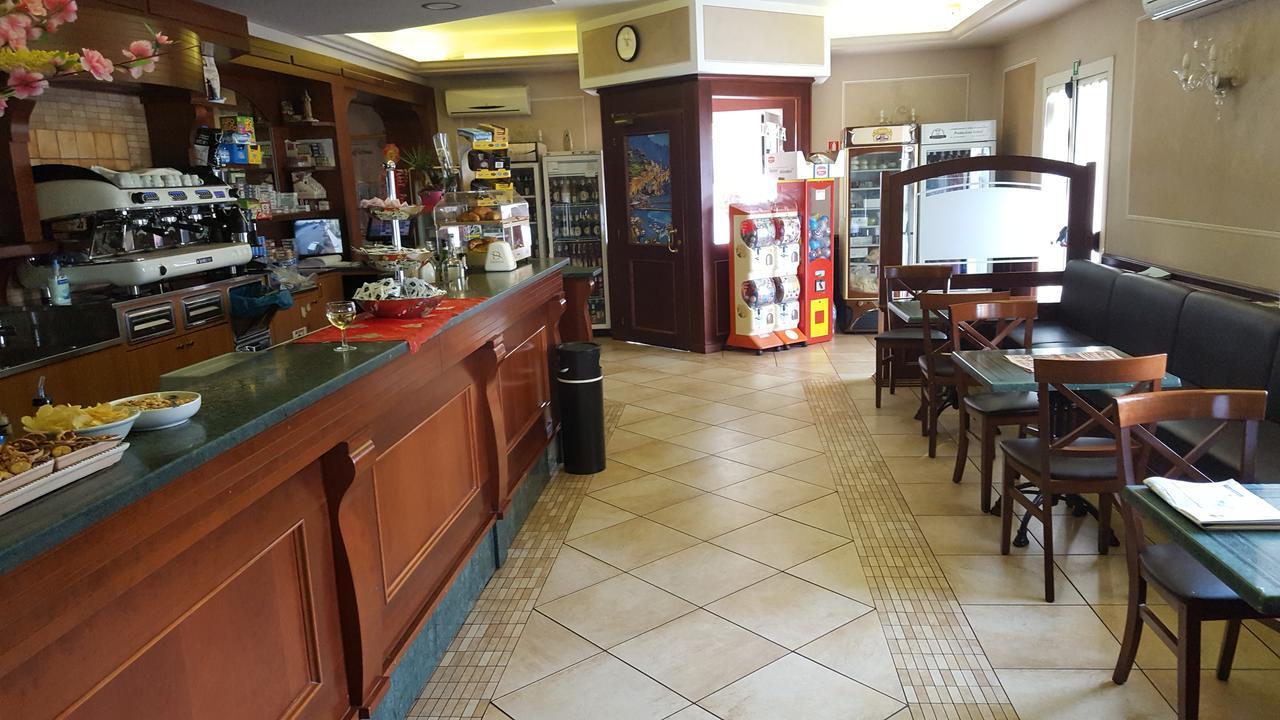 Dello Hotel Ristorante Amalfitana מראה חיצוני תמונה